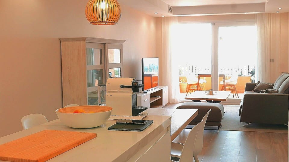 Kitchen / Lounge 