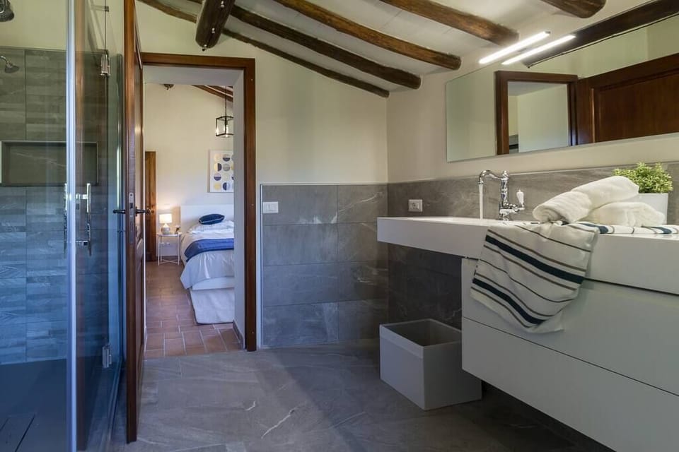 Private Bathroom, Etruscan Suite (1)