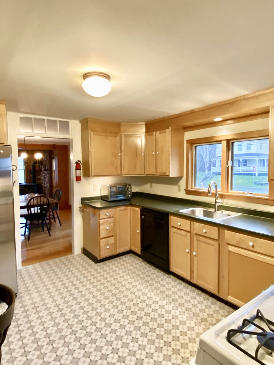 Eat in kitchen can accommodate 4