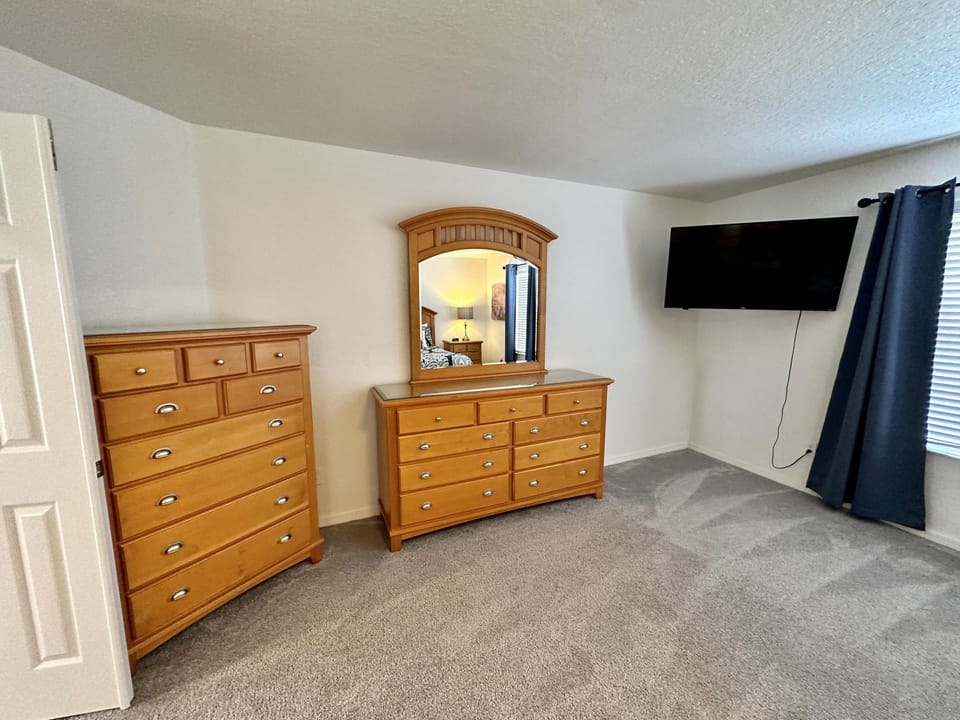 Upstairs Master Bedroom with King Bed