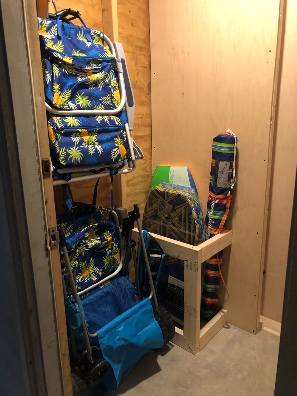 4 beach chairs, 4 boogie boards and 1 beach cart available.