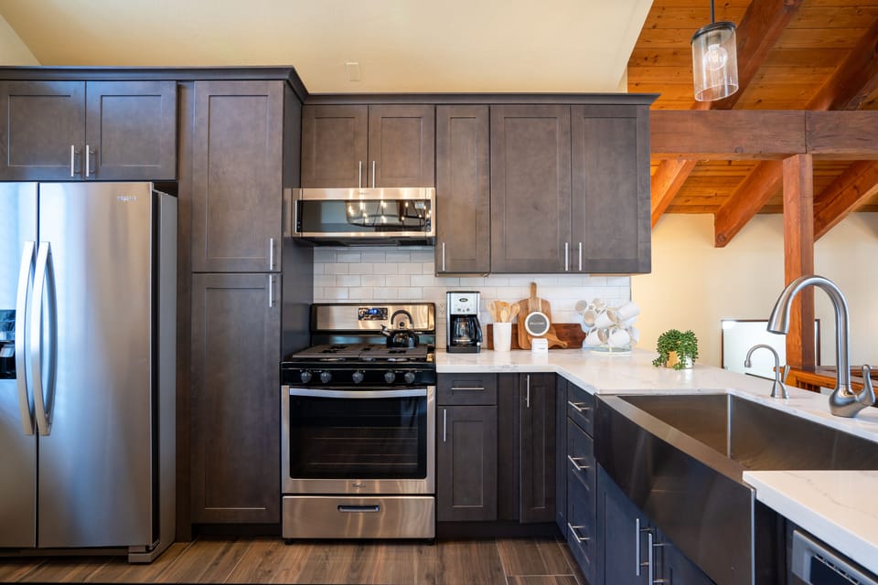 Kitchen area, completely renovated , new cabinets, new appliances and fridge!