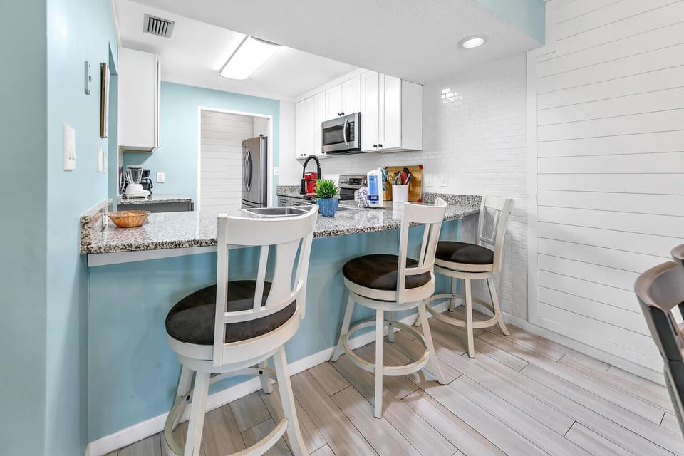 Eat-in bar seating