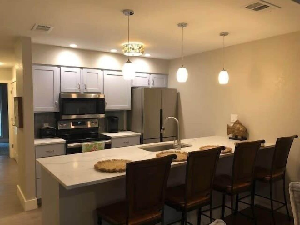 Kitchen/Bar area
