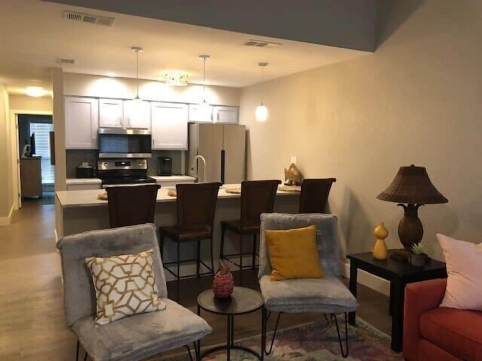 Living room/Kitchen/Bar area