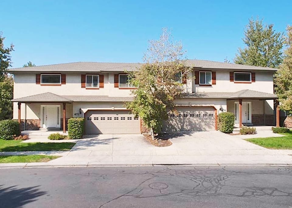 2 of the homes are connected but no connecting interior door