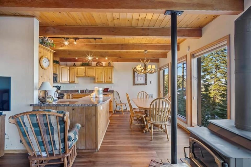 An open concept lay out keeps you all together