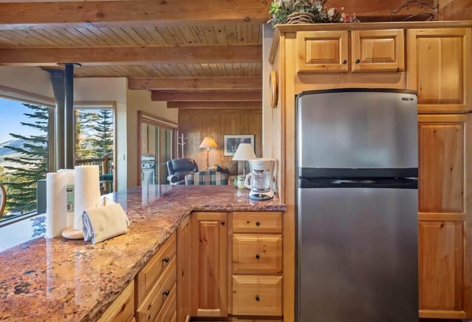 Enjoy ample counter space, and natural light.