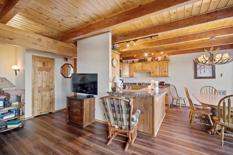 Stay together from living room, to kitchen.