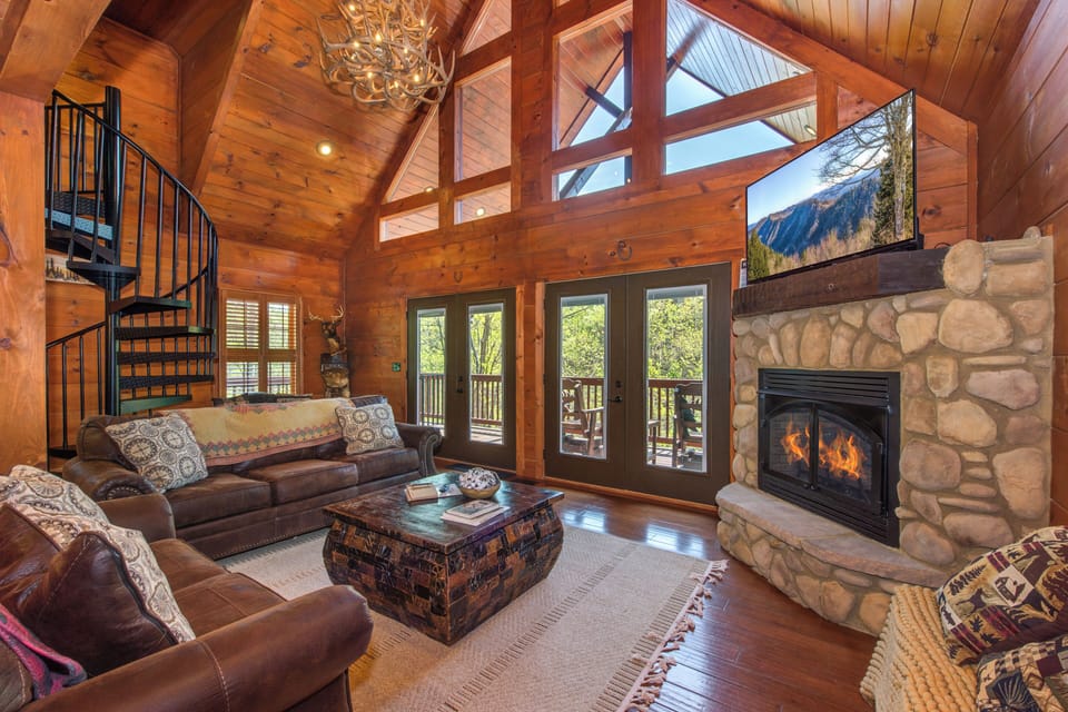 Living room with Fireplace