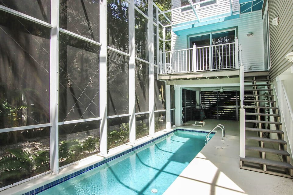 Lika Laika Pool