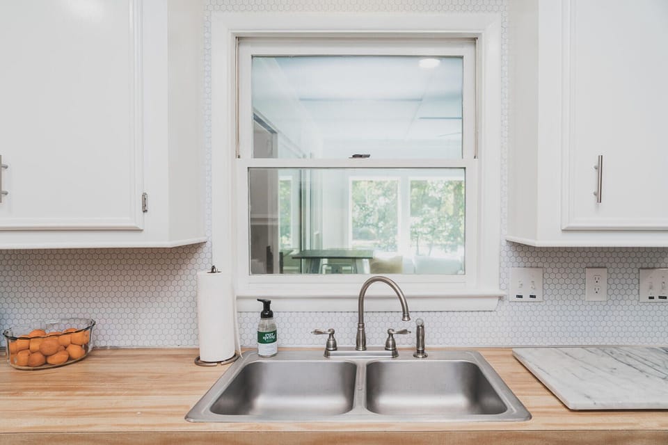 kitchen overlooking sunroom
