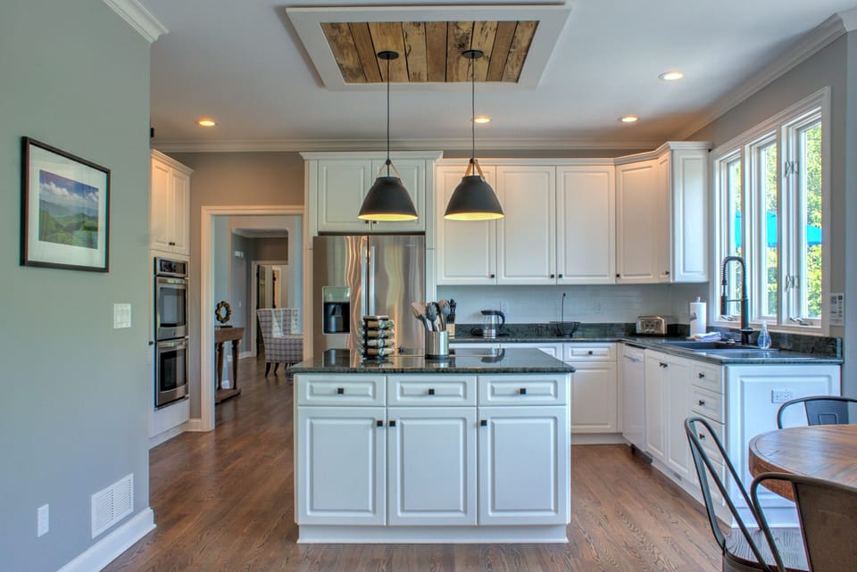 Breakfast Area - Fully Equipped Kitchen