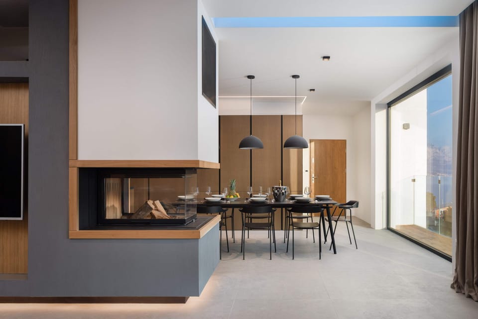 Floor-to-ceiling windows offering amazing and breathtaking sea views