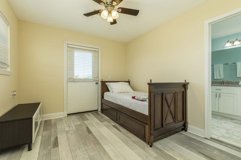 Bedroom 4 | Twin Bed w/ Twin Trundle | En-Suite Bathroom