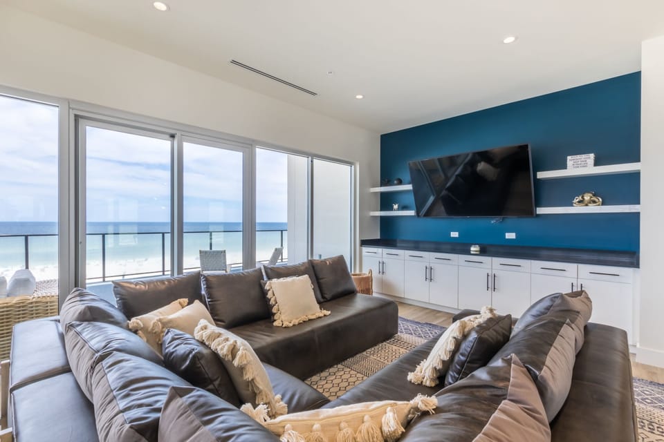 Relax and unwind with a movie and the gulf of Mexico as your backdrop.