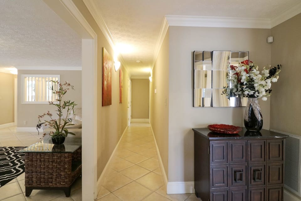Hallway in the foyer on the middle floor