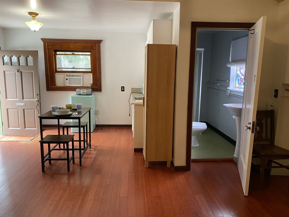 Living room with a kitchenette and Bathroom area.