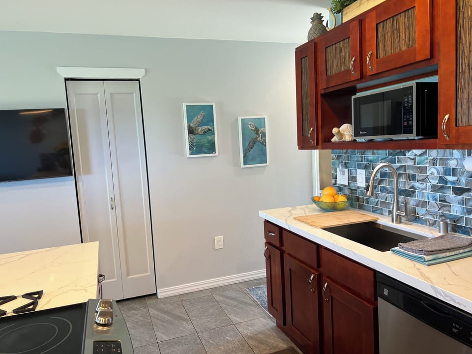 Microwave Oven and Under-Cabinet Light!