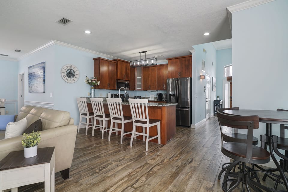 Breakfast Bar or Informal Pub Style Dining area