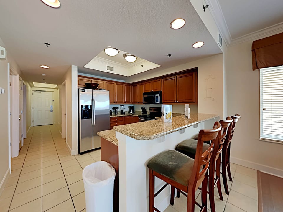 Kitchen with Breakfast Bar