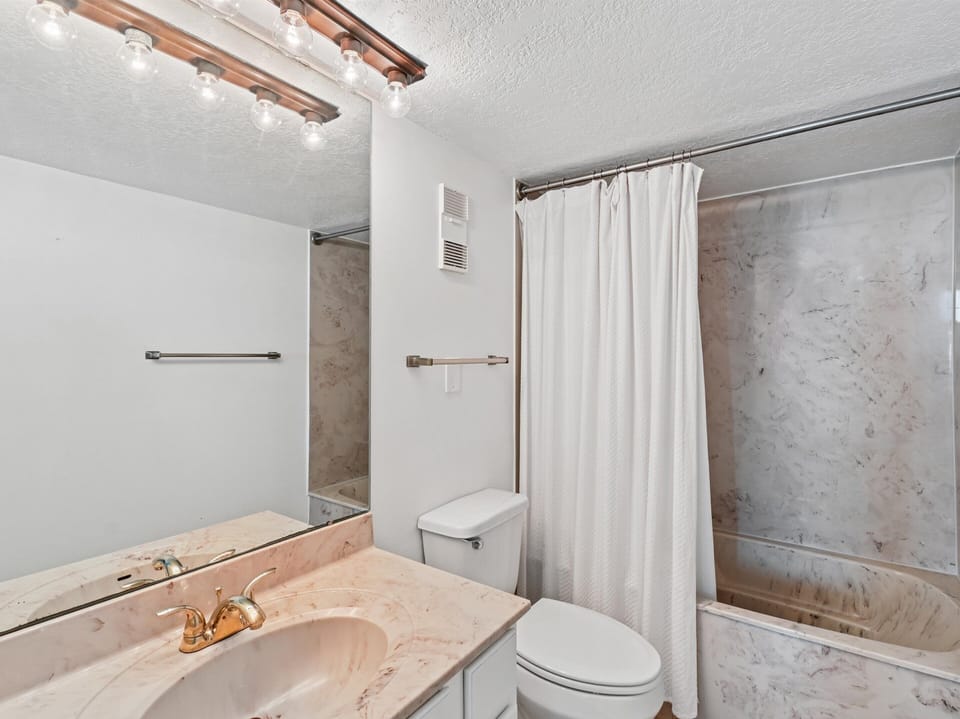 Primary Bathroom - Shower/Tub Combo