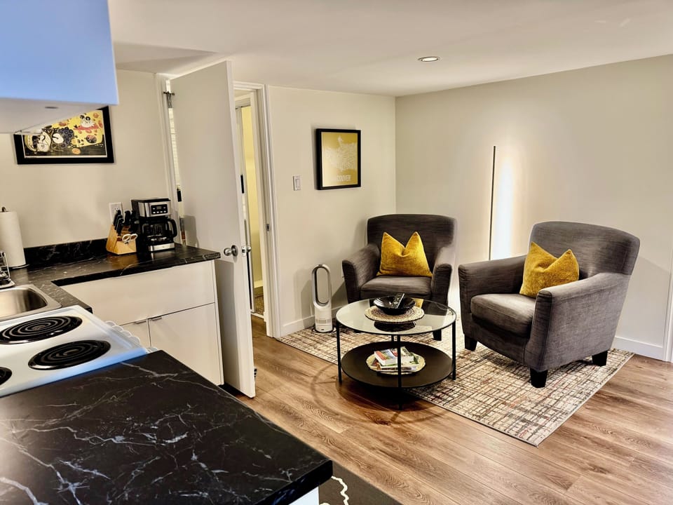 Living and kitchen area