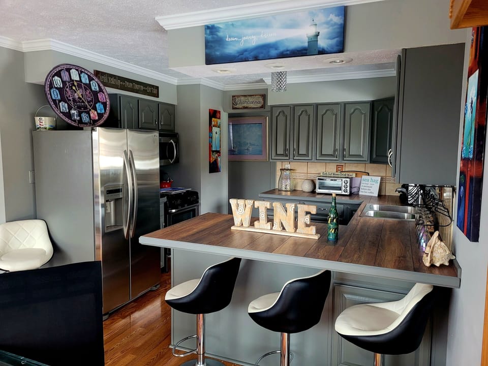 bar with seating for 4