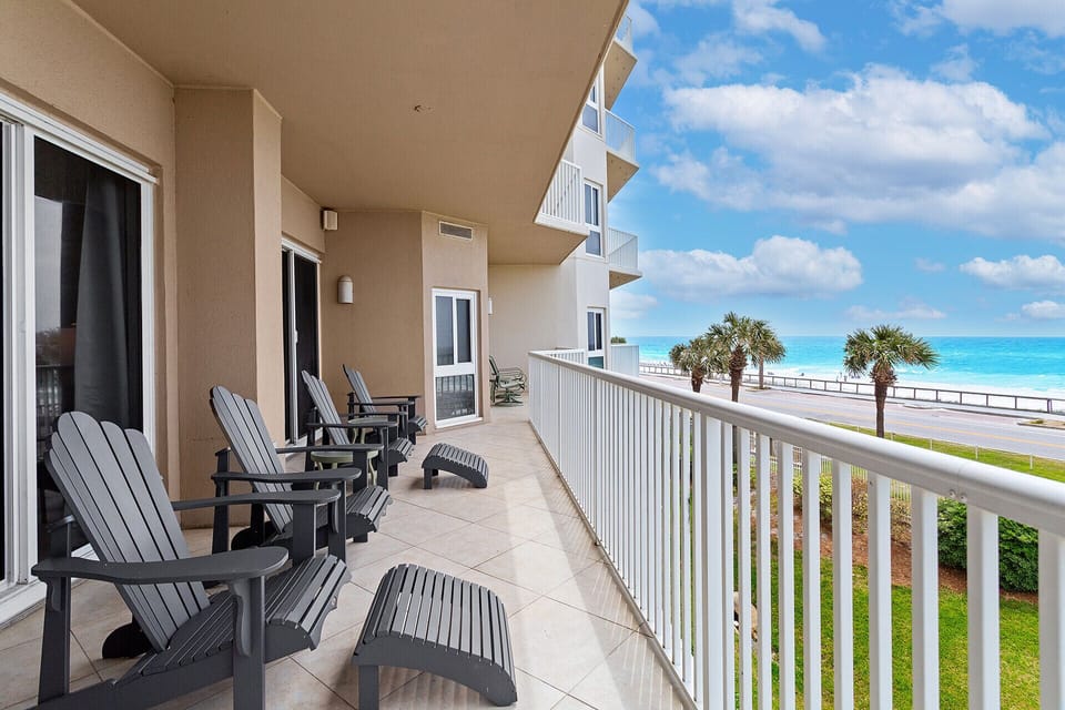 24-Empress-301-Balcony