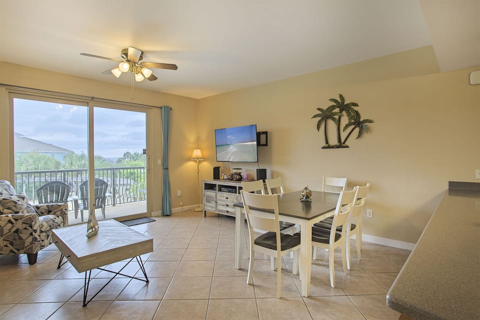 Beach Resort 311 Dining Room