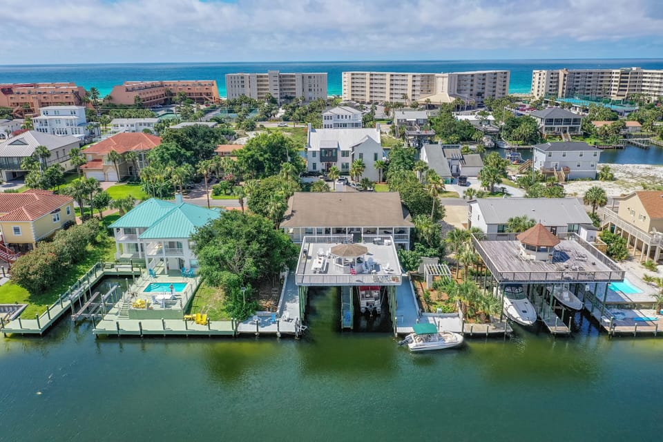 Welcome to Destin-A-tion on the Water