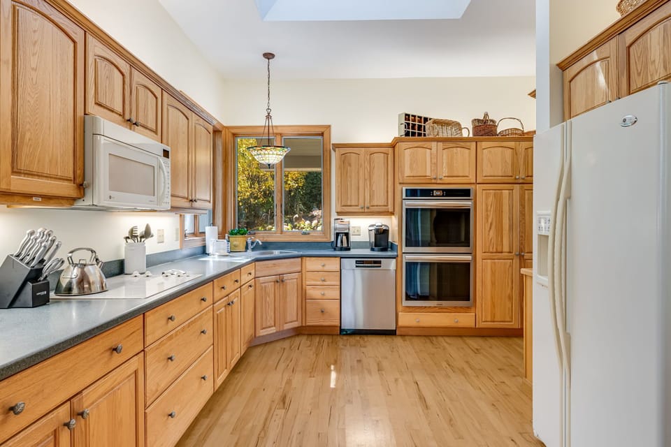 Fully Equipped Kitchen w/ Double Ovens