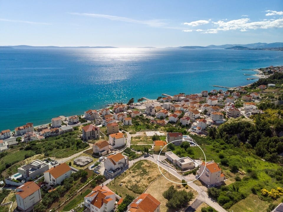 Marked position of the villa Cecilia