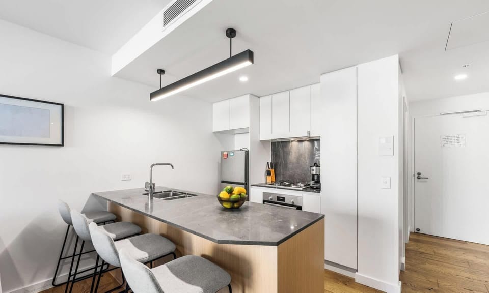 Kitchen w island benchtop and 4 bar stools