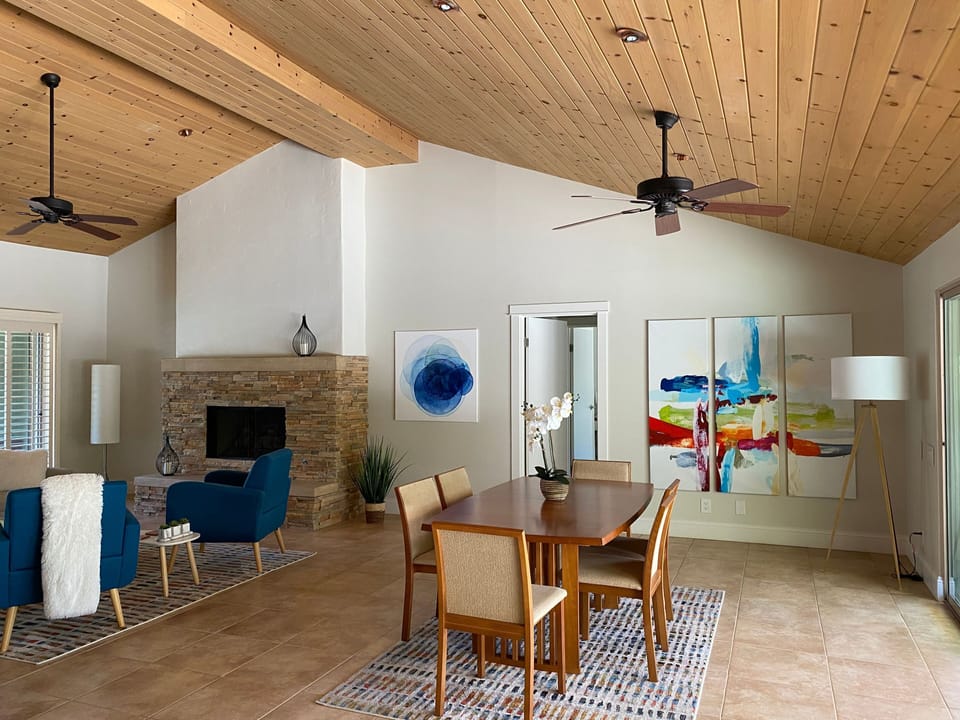 Vaulted ceilings!