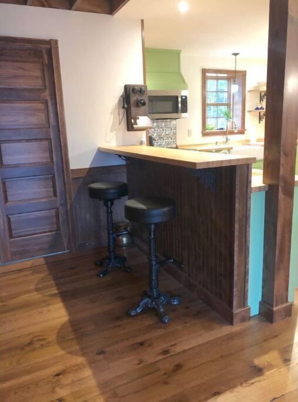 Bar between living room and kitchen