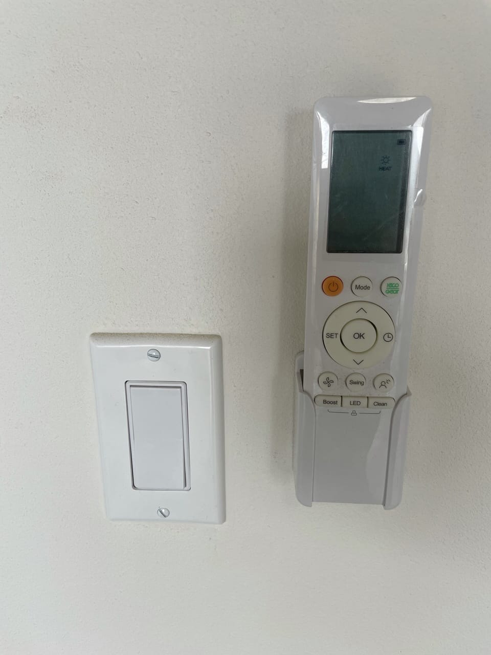 AC controls for each room. Dont rent a space in Malibu without AC.