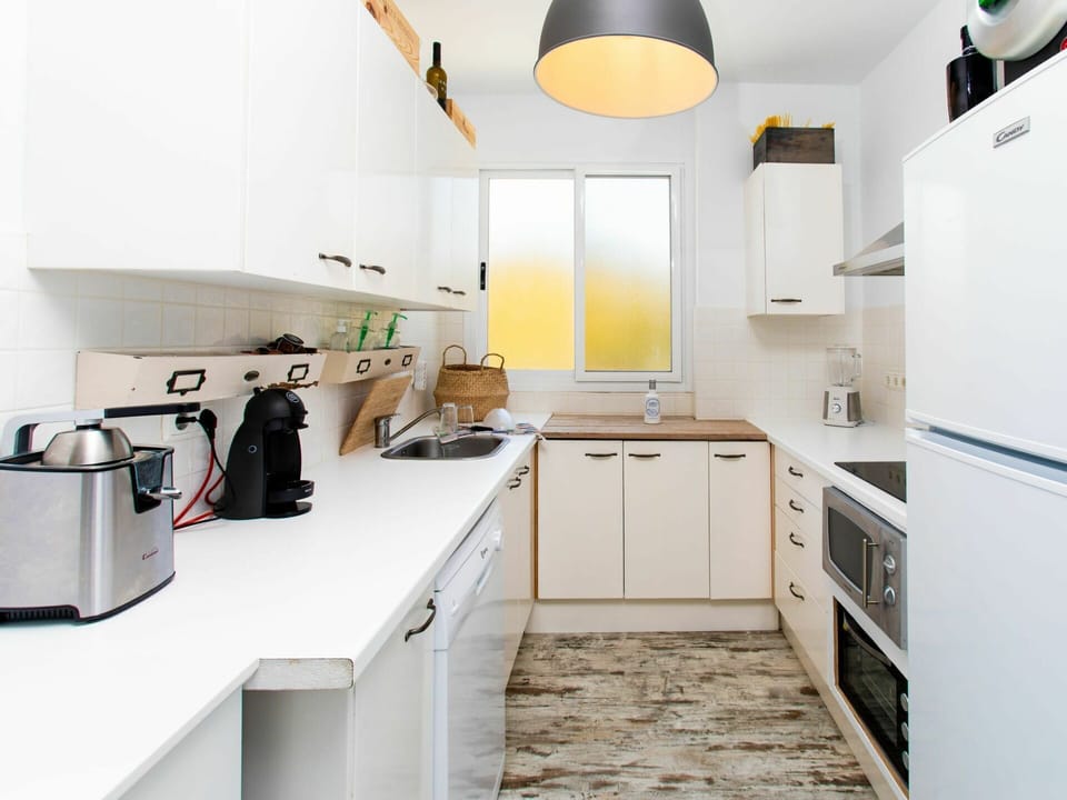 Cabinetry, Countertop, White, Kitchen Sink, Kitchen, Building, Kitchen Stove, Sink, Drawer, Lighting
