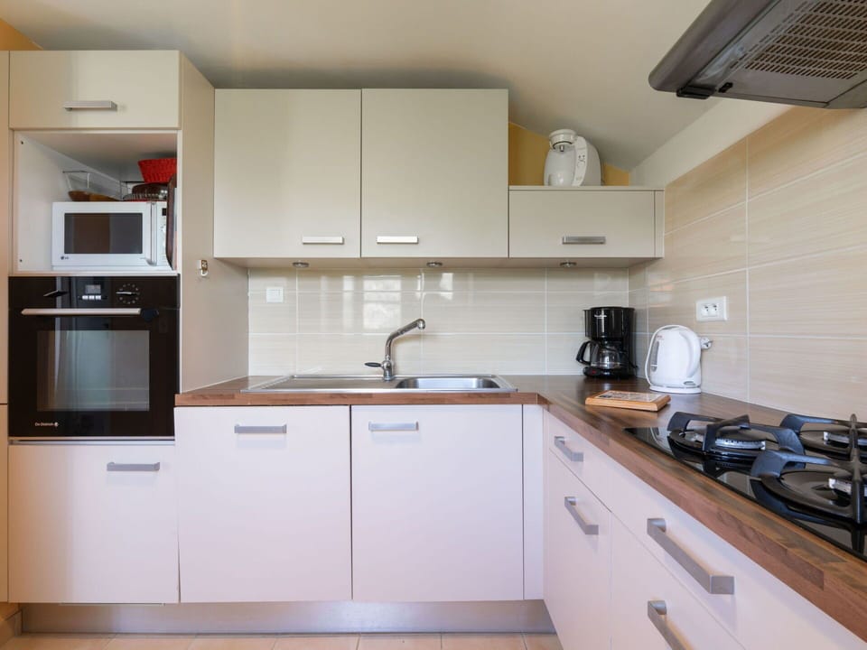 Cabinetry, Kitchen Sink, Property, Countertop, Sink, Furniture, Building, Kitchen Stove, Kitchen Appliance, Interior Design