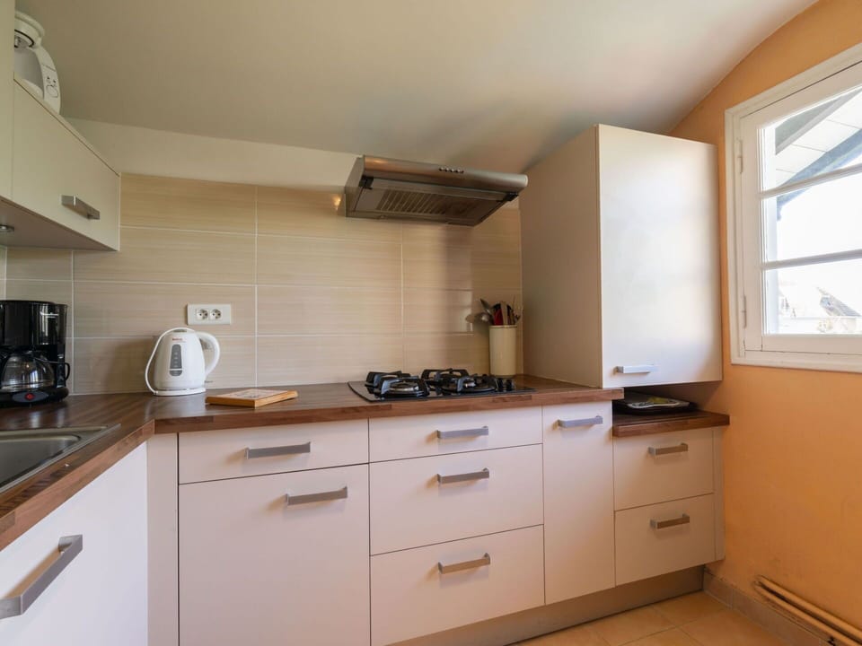 Cabinetry, Property, Building, Window, Countertop, Kitchen Sink, Drawer, Wood, Kitchen Appliance, Kitchen Stove