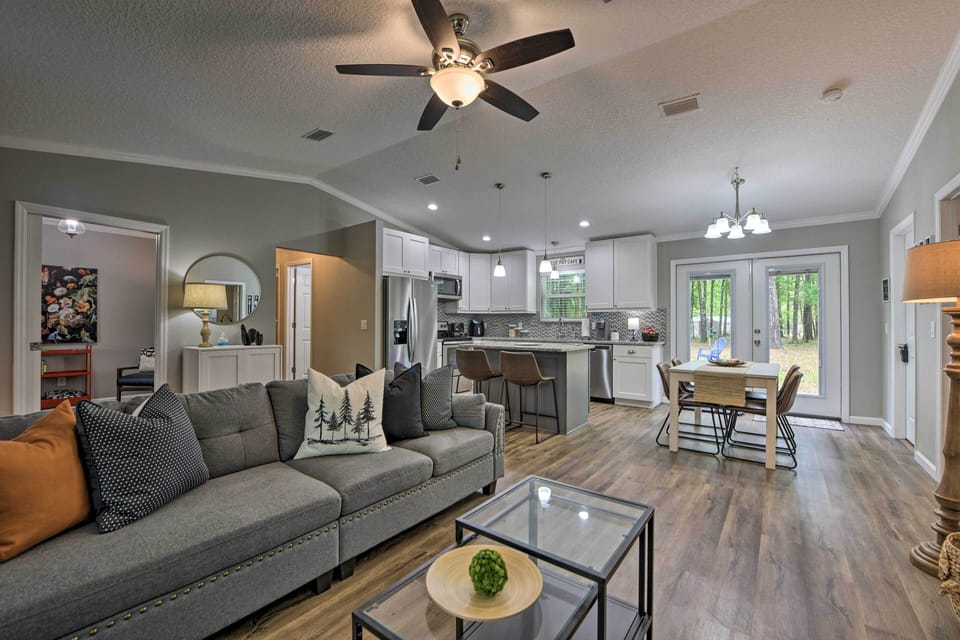 Live Oak Vacation Rental | 1-Story Vacation Rental | 3BR | 2BA | 1,290 Sq Ft