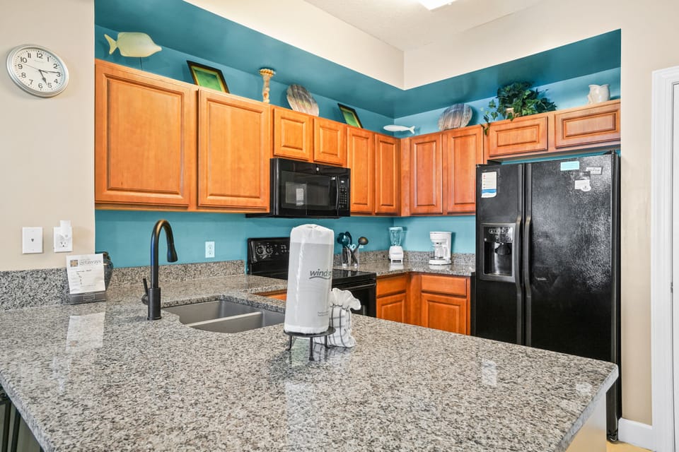 Kitchen with Breakfast Bar
