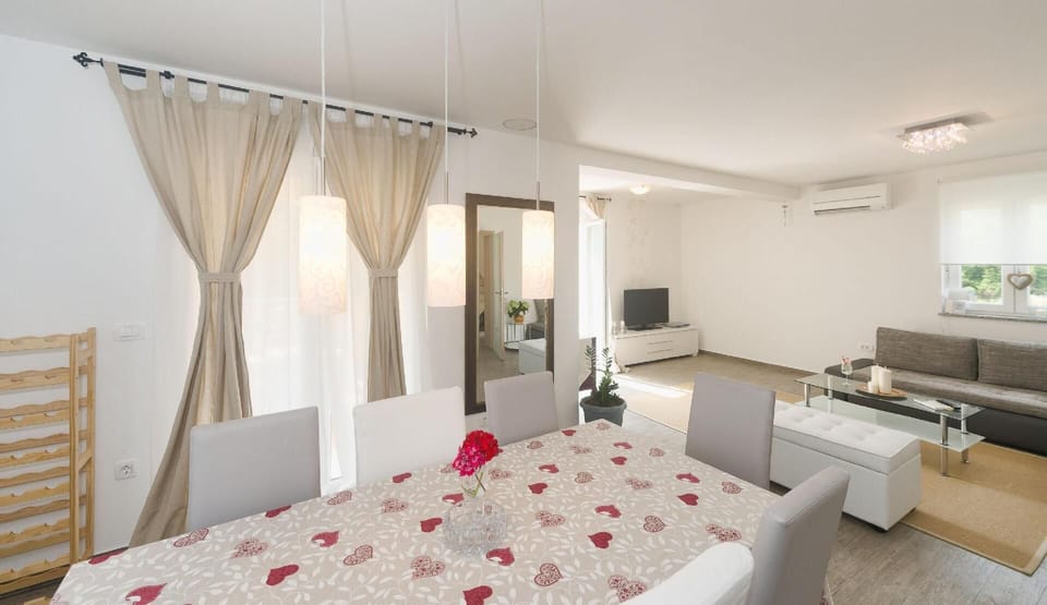 dinning & livingroom