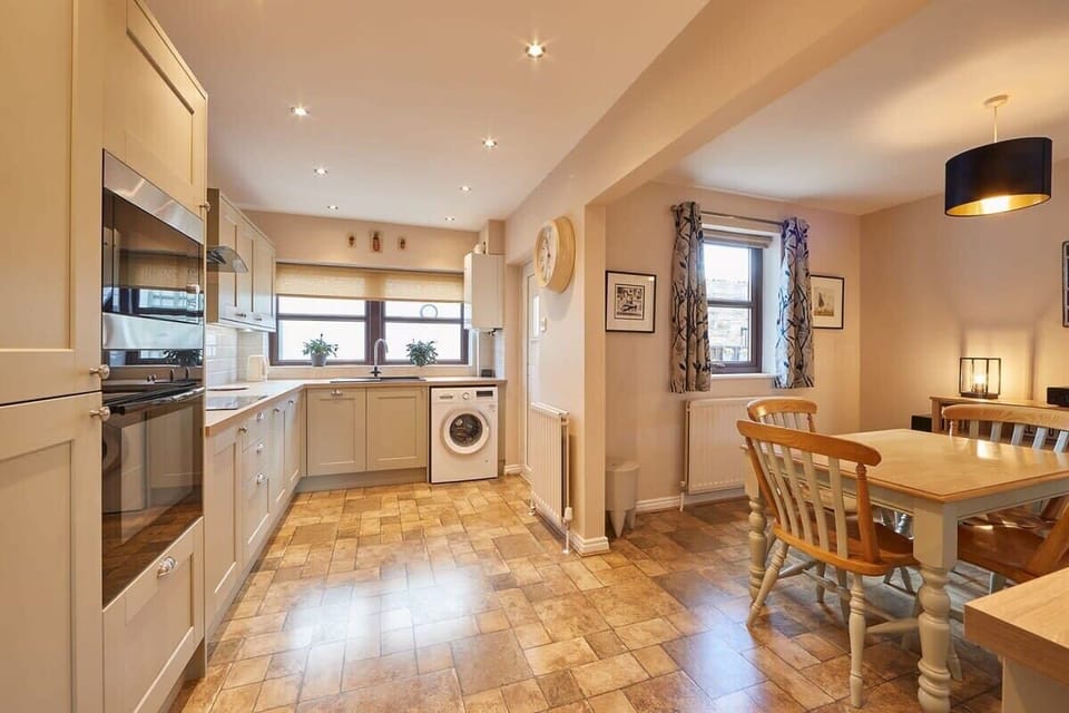Wood Street Cottage, Barnard Castle - Host & Stay