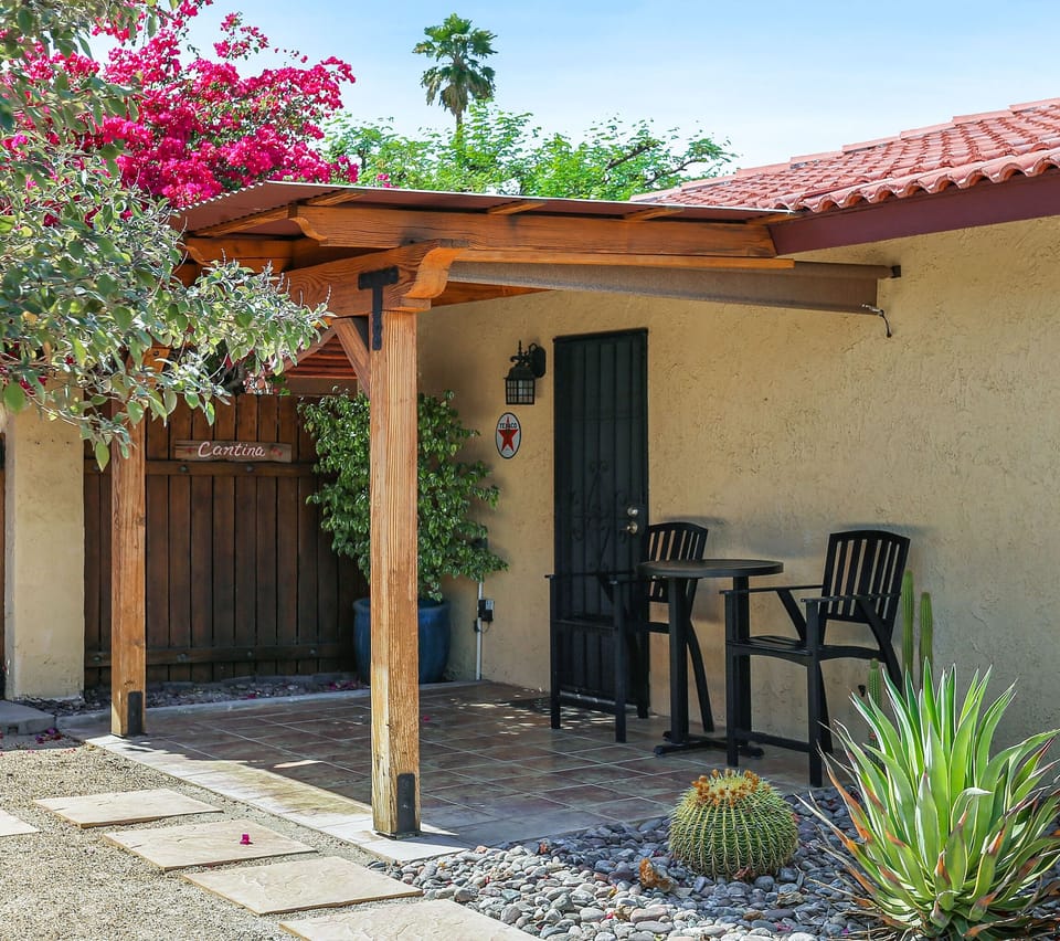 Private side patio
