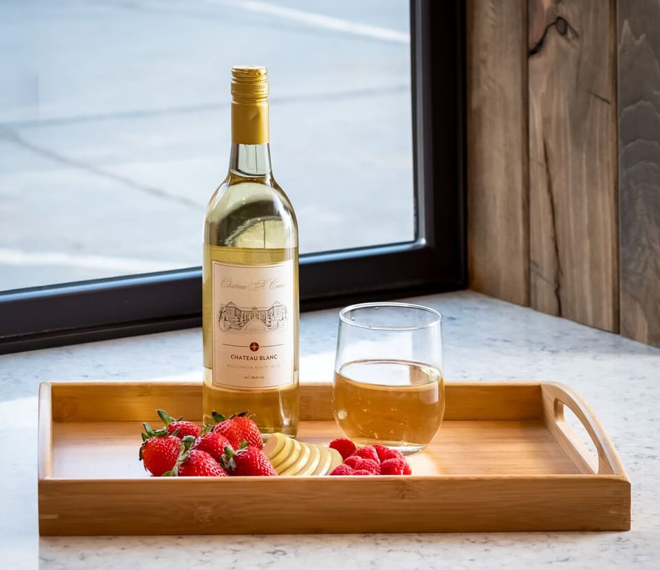 "Nice clean room, great communication with the staff. Would definitely stay again" Review Eric G.