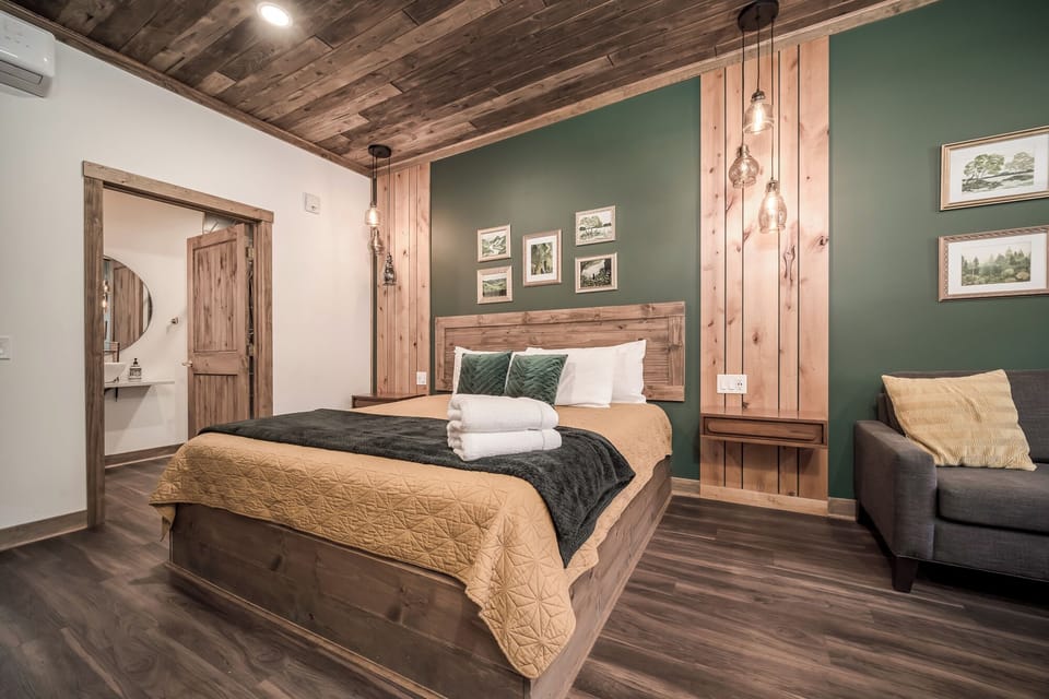 "Great location, centrally located in the heart of downtown Prescott. Clean, beautiful, and convenient."