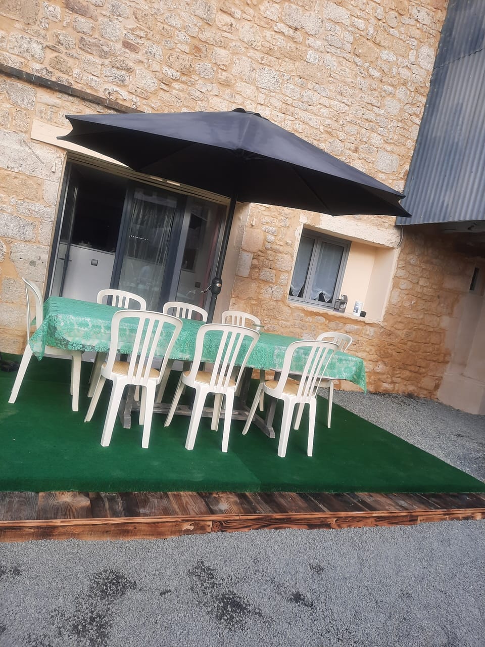 Outdoor dining