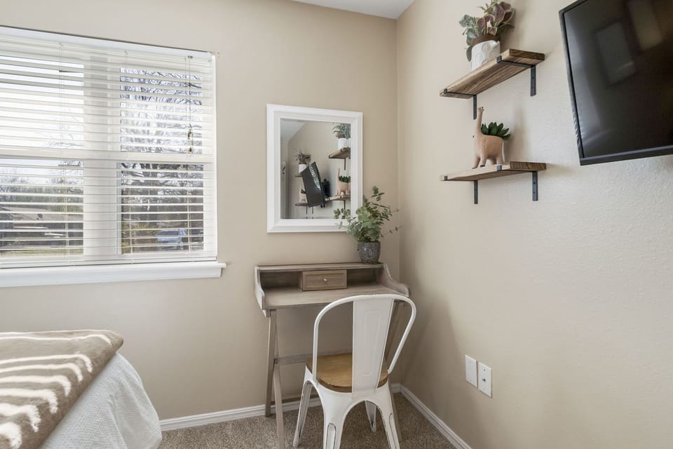 Wi-Fi is FAST and private space for you to get some work done.