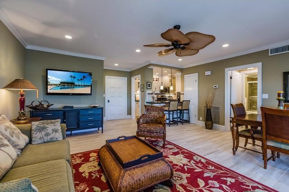 Living & Dining Area